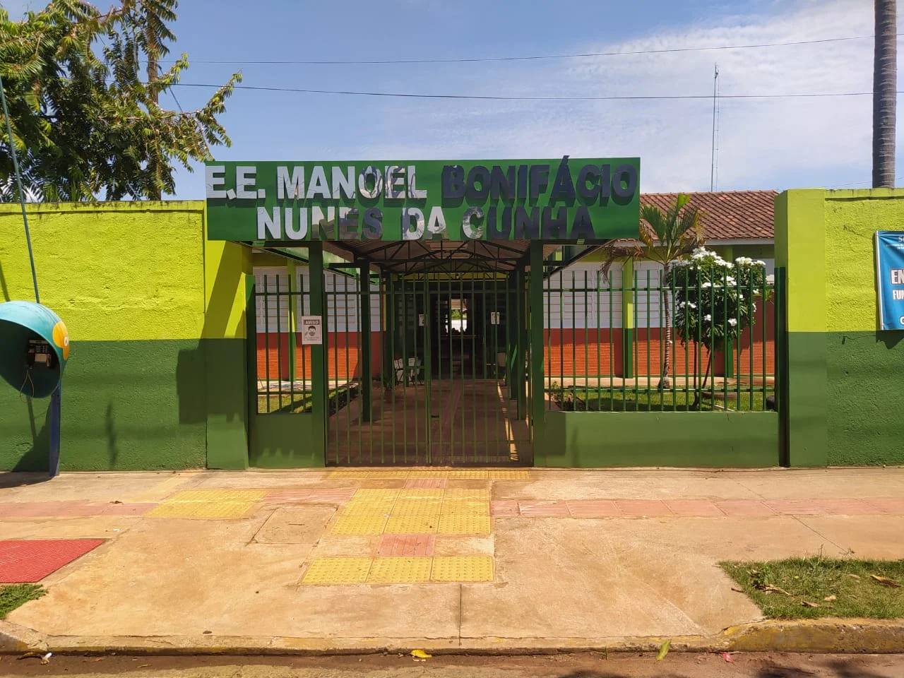 Fachada da Escola Manoel Bonifácio Nunes