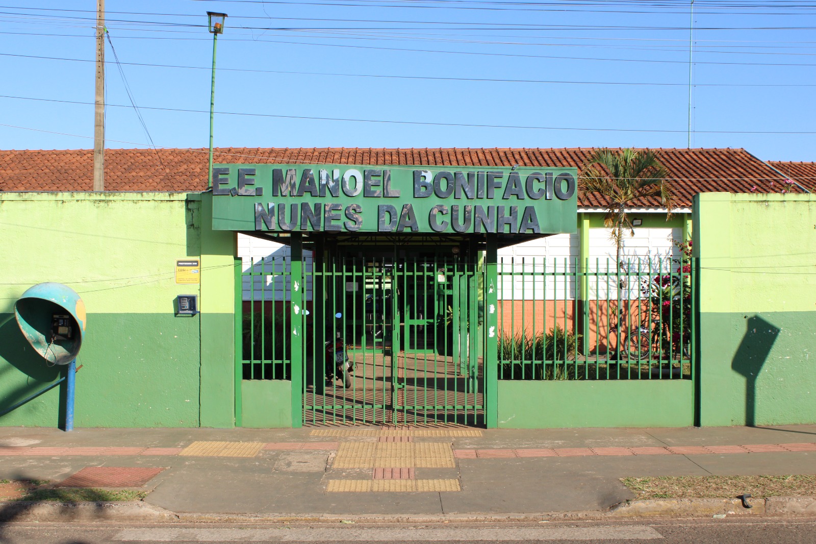 Fachada da Escola Manoel Bonifácio Nunes